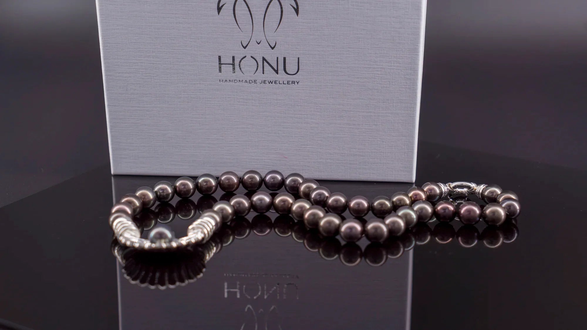 La Symbolique des Perles de Tahiti : mystère, force et élégance au creux du bijou