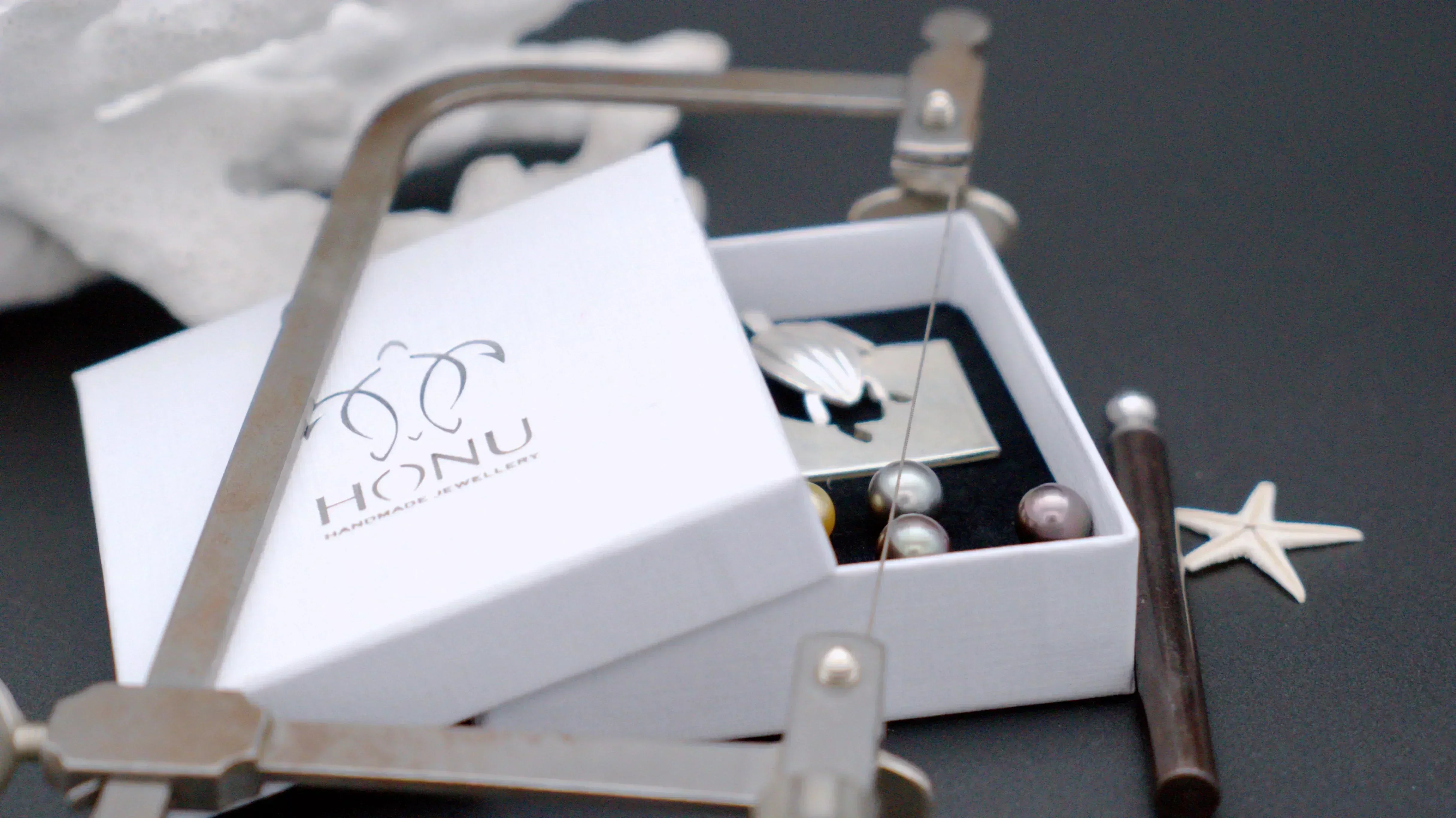 Offrir un bijou haut de gamme, Un geste mémorable - Honu Handmade Jewellery