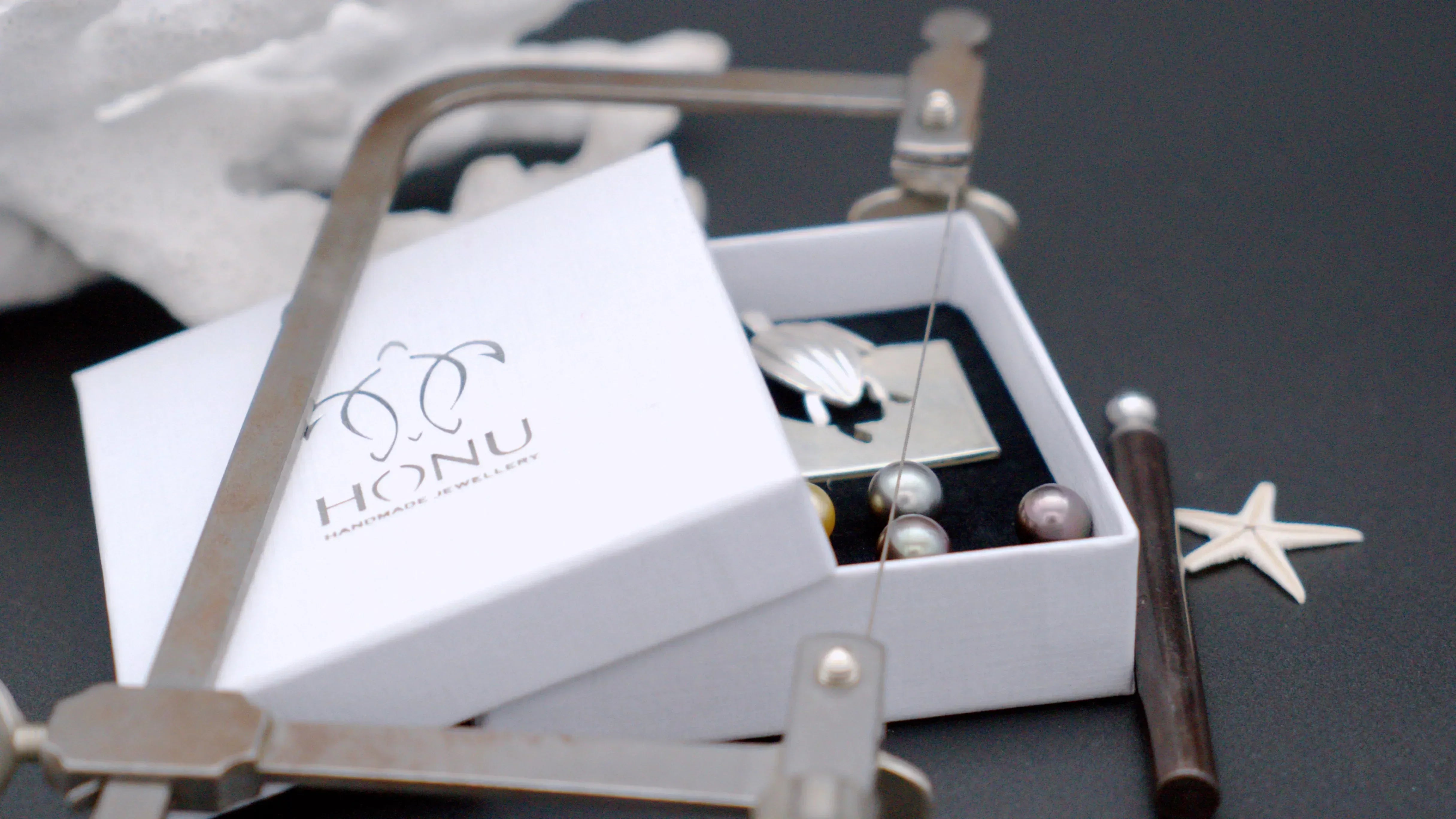 Offrir un bijou haut de gamme, Un geste mémorable - Honu Handmade Jewellery