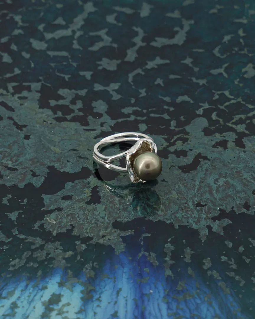 Bague Nui'i'a argent 925 perle Tahiti inspiration coquille Aphrodite vue principale | Honu Handmade Jewellery