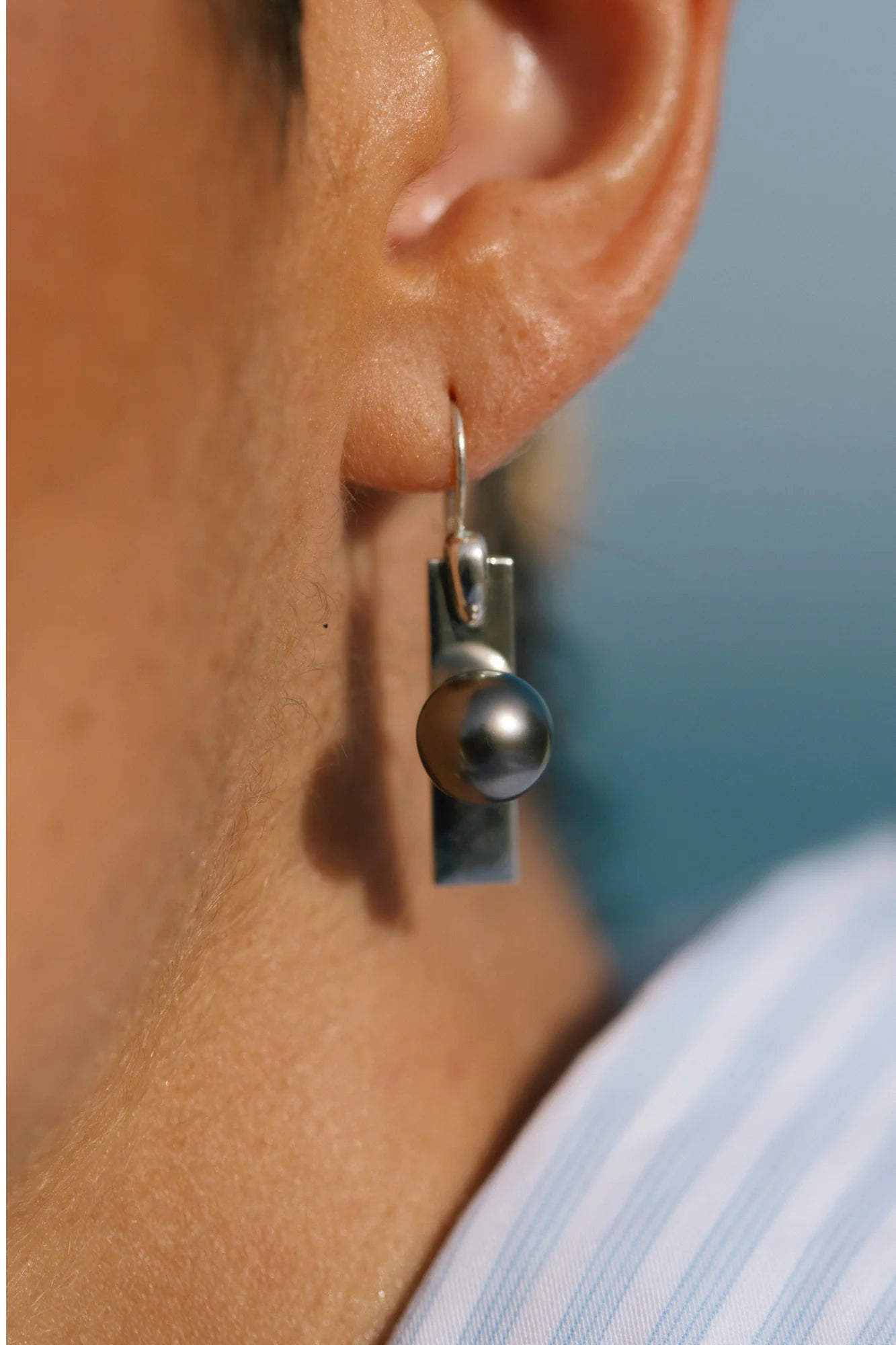 Boucles d'Oreilles Flappers en gros plan, de la collection Joséphine B., shooting Spring Summer 2026 | Honu