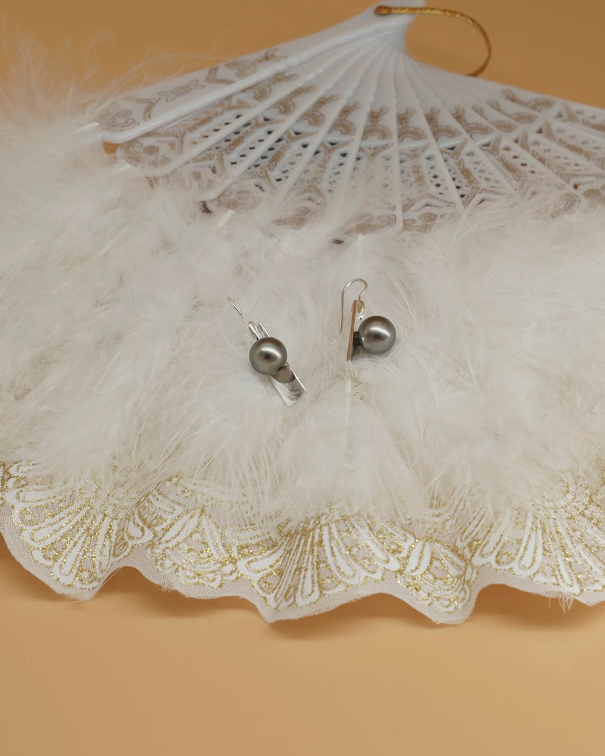 Boucles oreilles Flappers Art Déco argent 925 perles Tahiti fond blanc | Honu Handmade Jewellery
