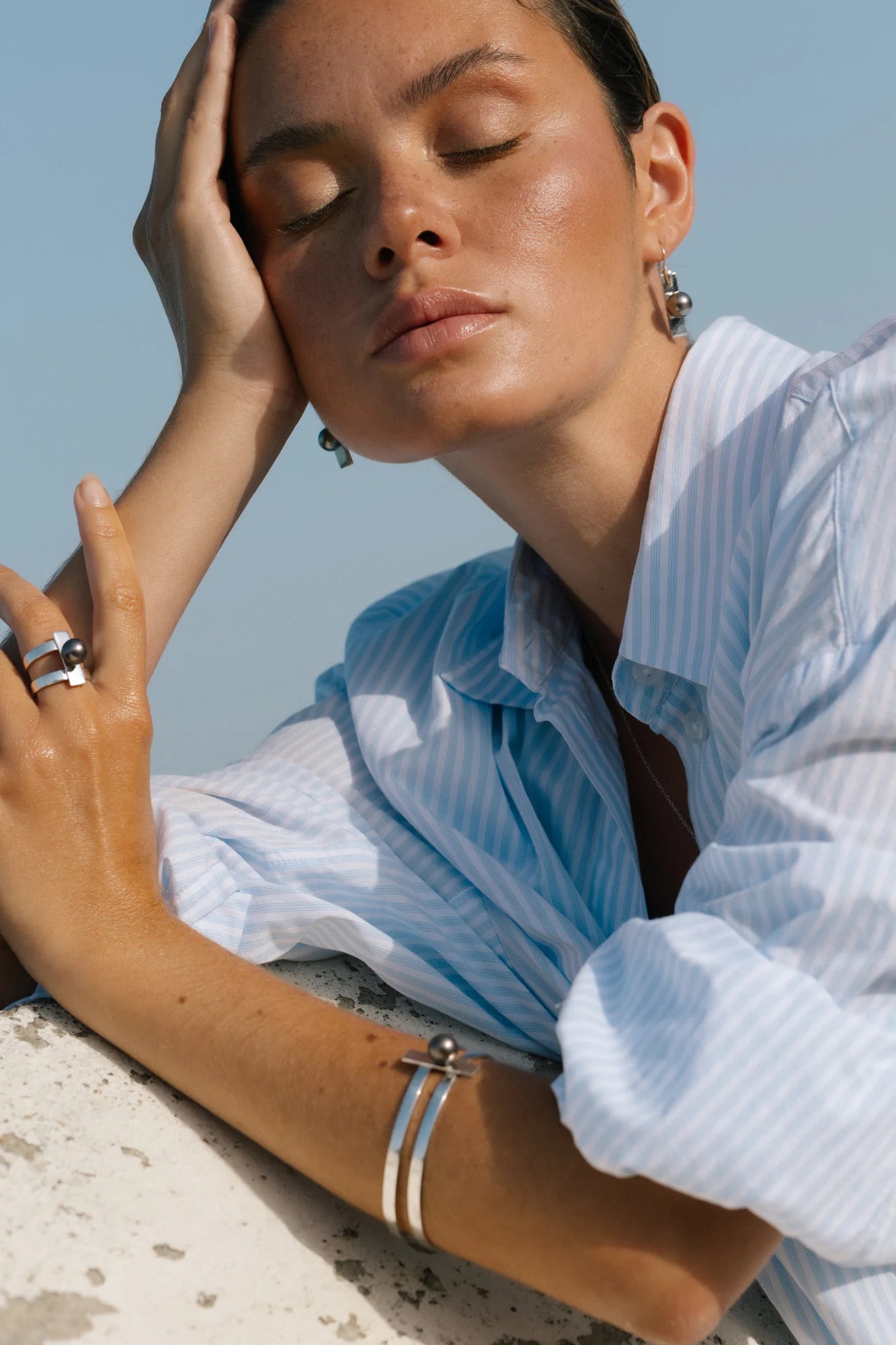 Parure Flappers porté, de la collection Joséphine B., shooting Spring Summer 2026 | Honu