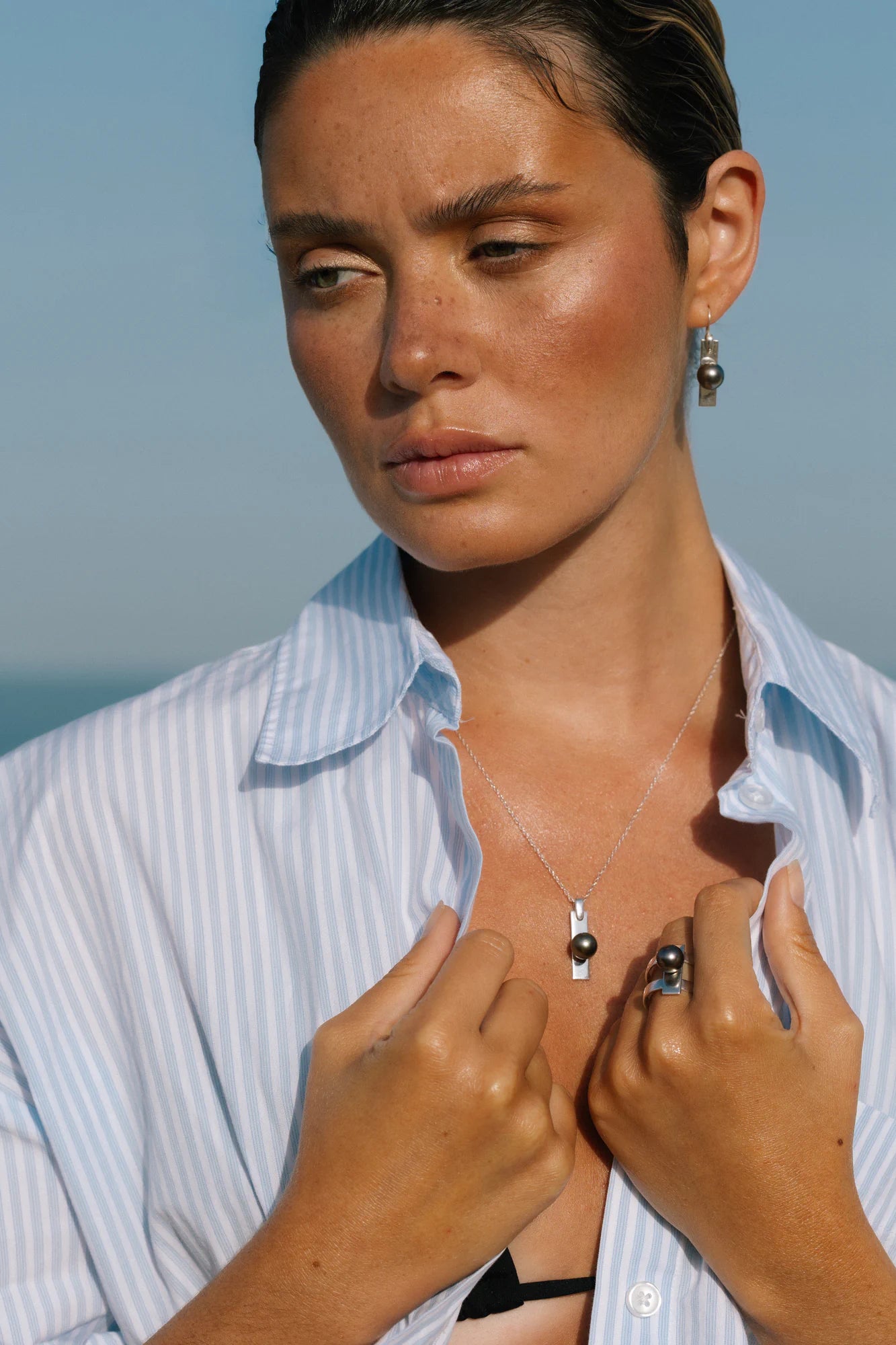 Parure Flappers porté, de la collection Joséphine B., shooting Spring Summer 2026 | Honu