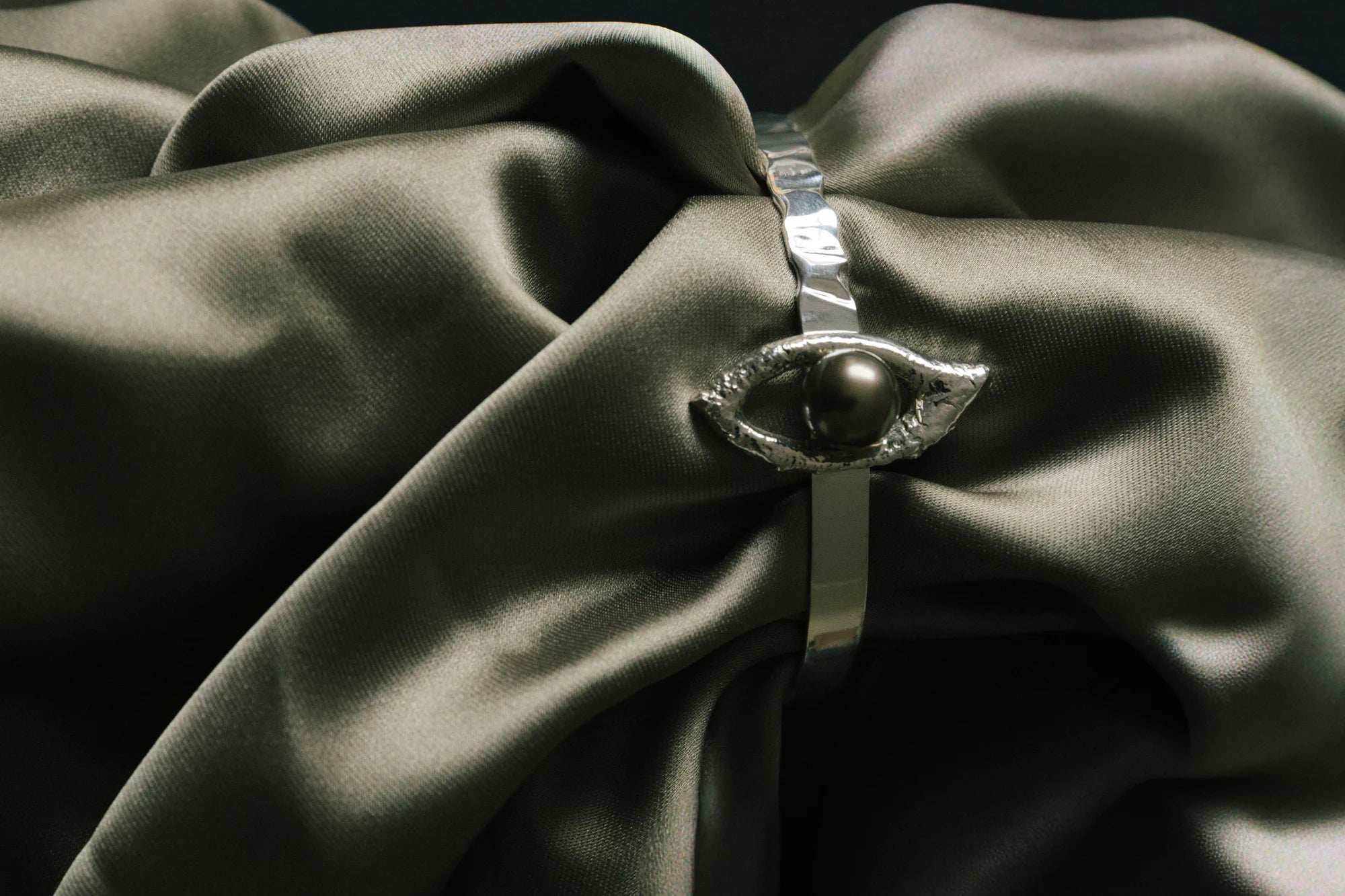 Bracelet Iris, de la collection Brut., shooting Spring Summer 2026 | Honu
