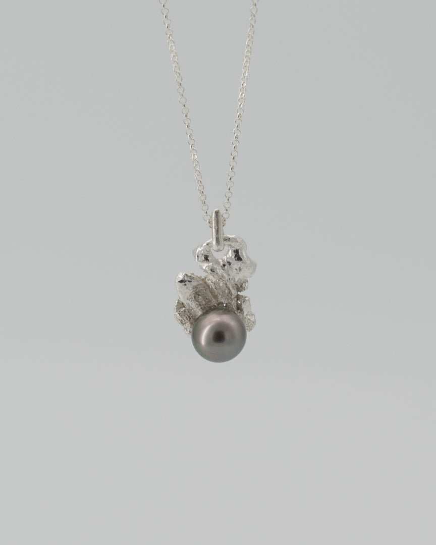 Détail texture volcanique Pendentif Magma façonné chalumeau argent massif | Honu Handmade Jewellery