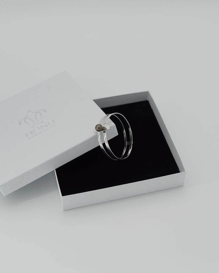 Bracelet Flappers double bande rectangulaire perle Tahiti style années folles | Honu Handmade Jewellery