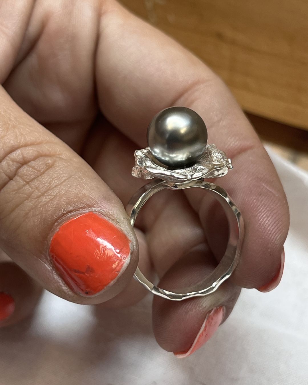 Vue profil Bague Origine perle Tahiti taille 57 | Honu Handmade Jewellery