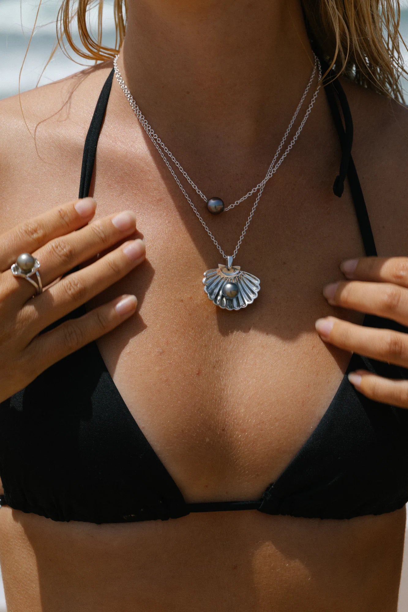 Collier Ancrage 3.14 et autres pièces Honu en gros plan, de la collection Instinct, shooting Spring Summer 2026 | Honu