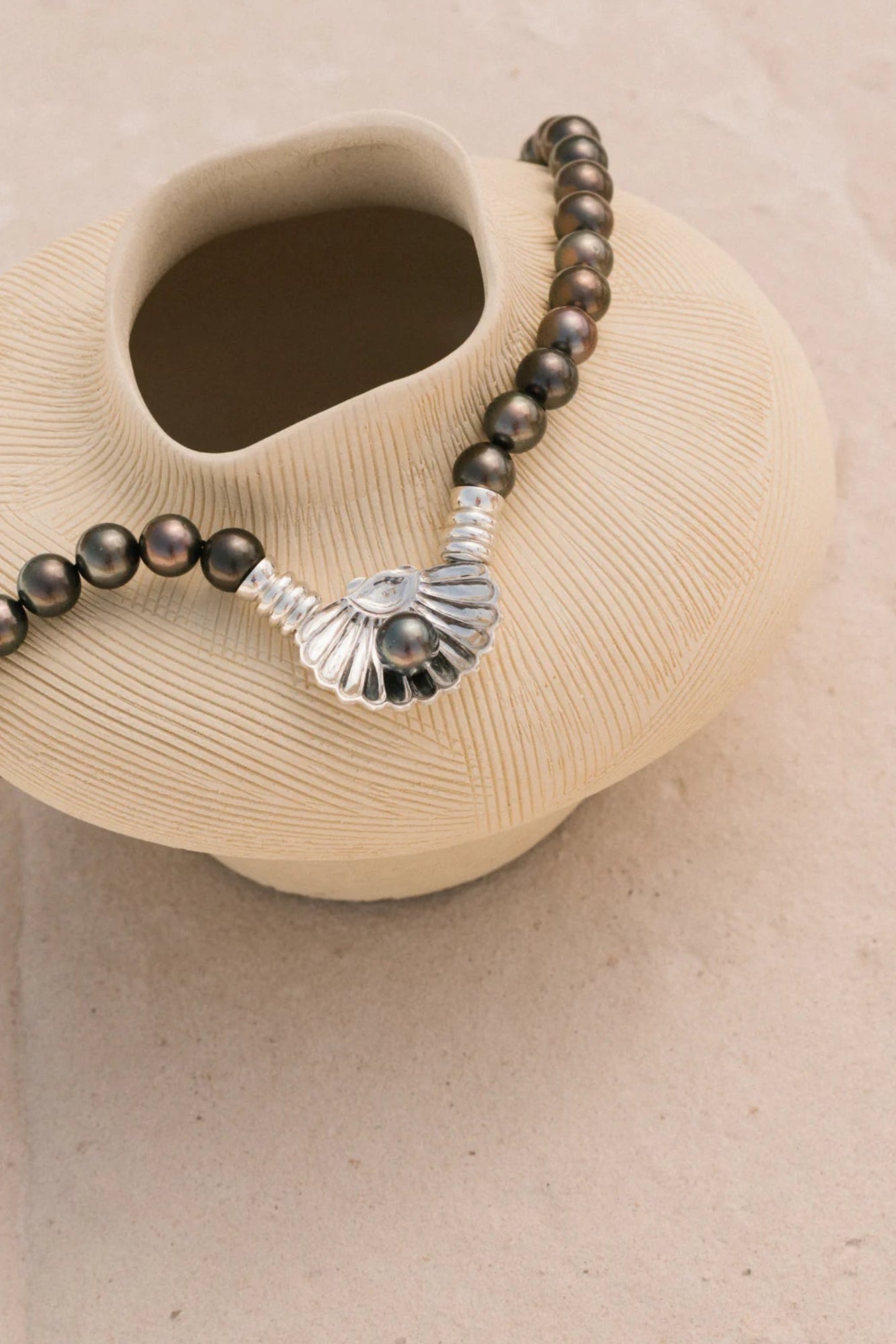 Collier Eugénie, de la collection Prestige, shooting Spring Summer 2026 | Honu