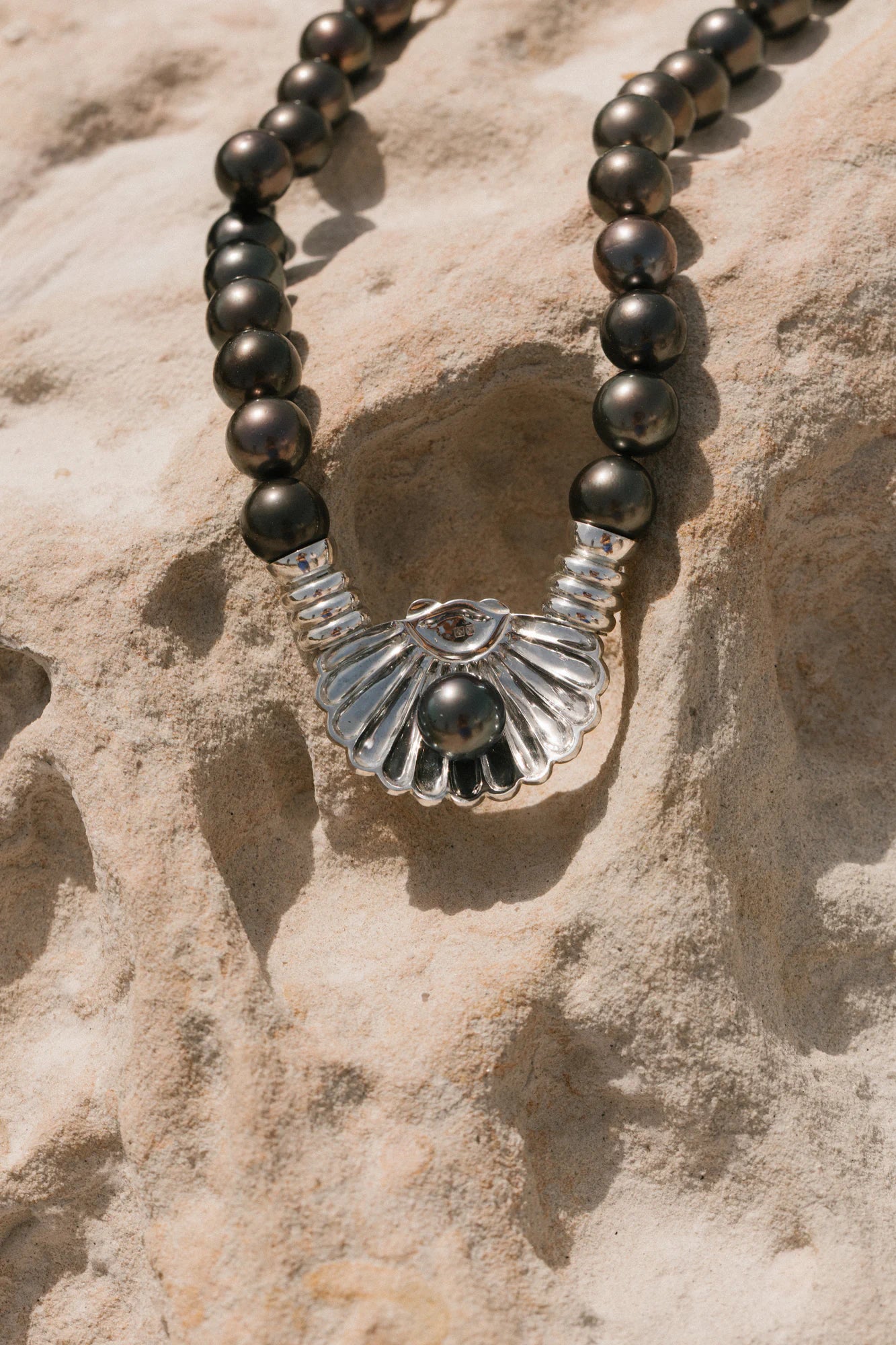 Collier Eugénie, de la collection Prestige, shooting Spring Summer 2026 | Honu