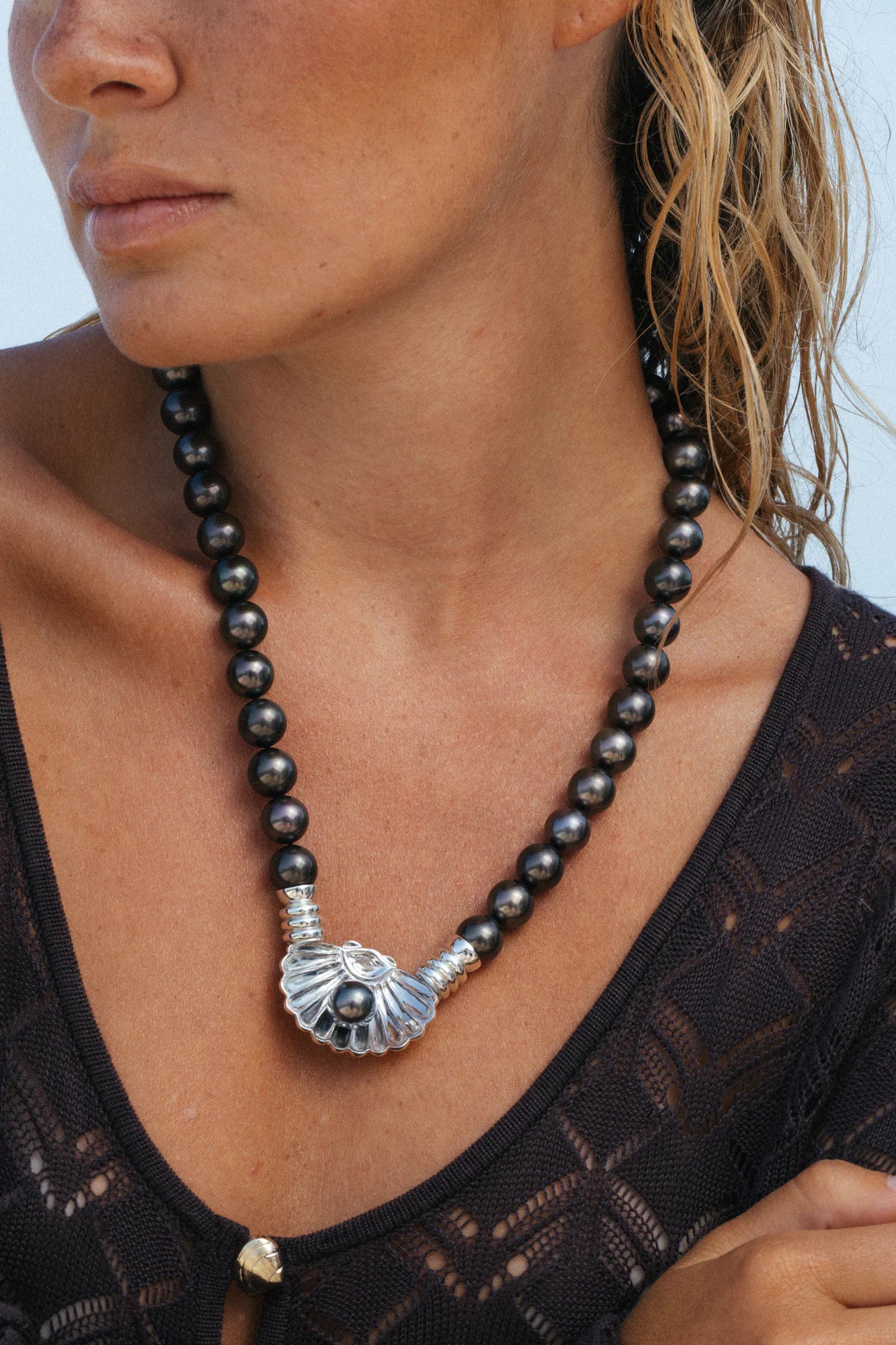 Collier Eugénie en gros plan, de la collection Prestige, shooting Spring Summer 2026 | Honu