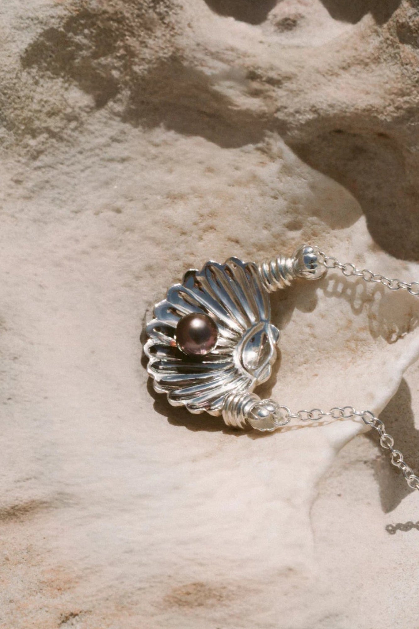 Collier Victoria, de la collection Prestige, shooting Spring Summer 2026 | Honu