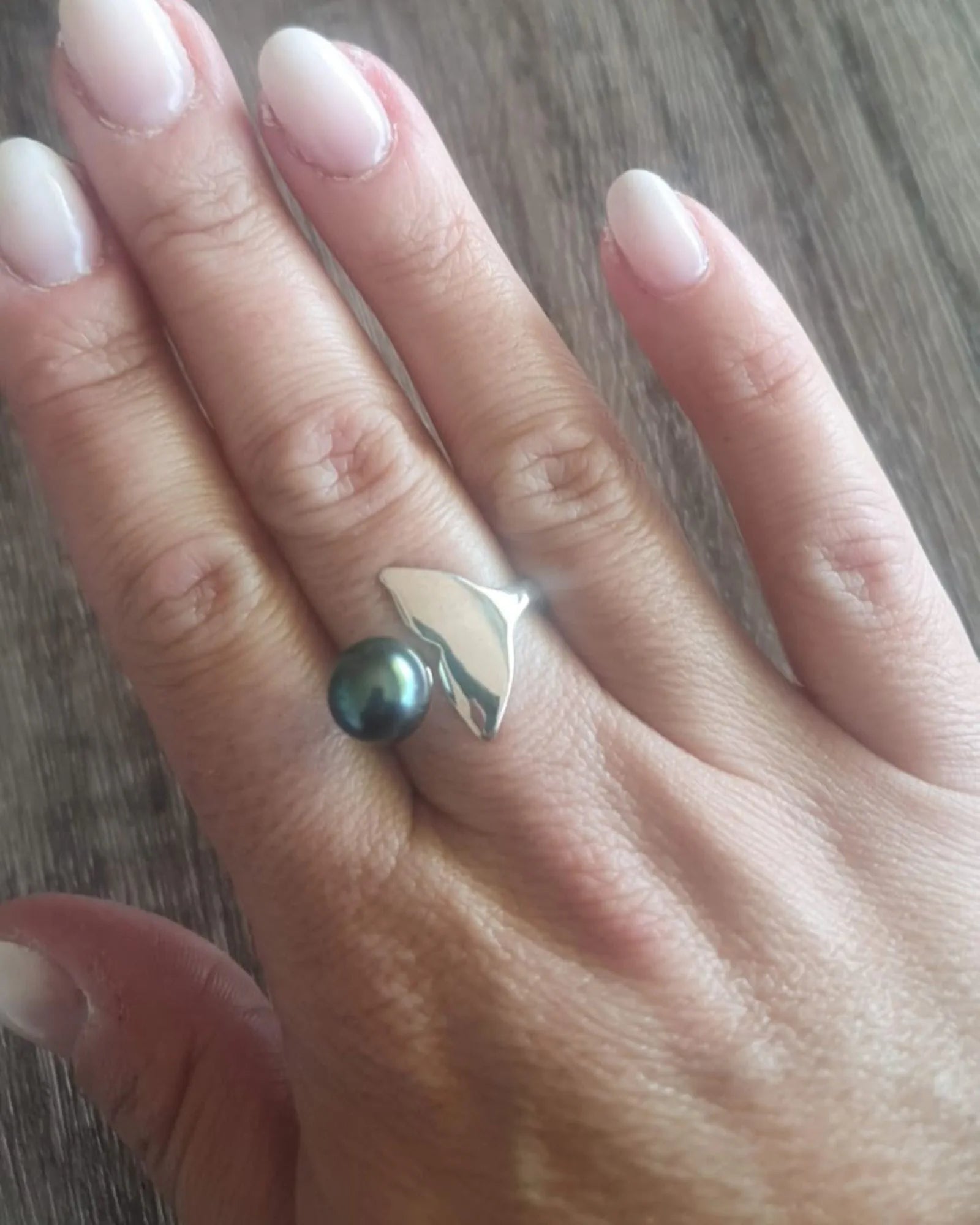 Bague queue de baleine argent massif et perle de Tahiti — Marion D. cliente