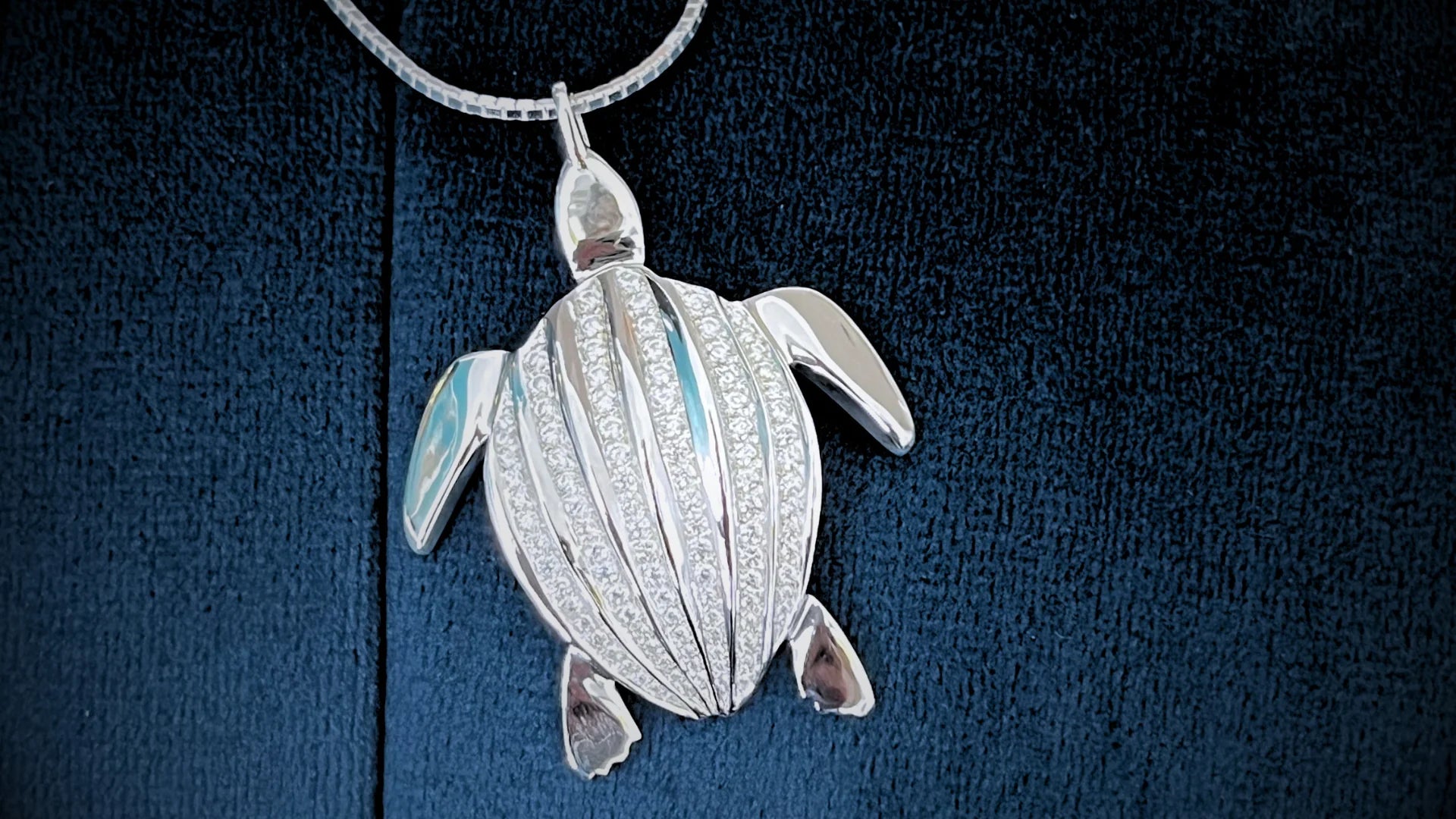 La Luth, header Prestige Honu Handmade Jewellery