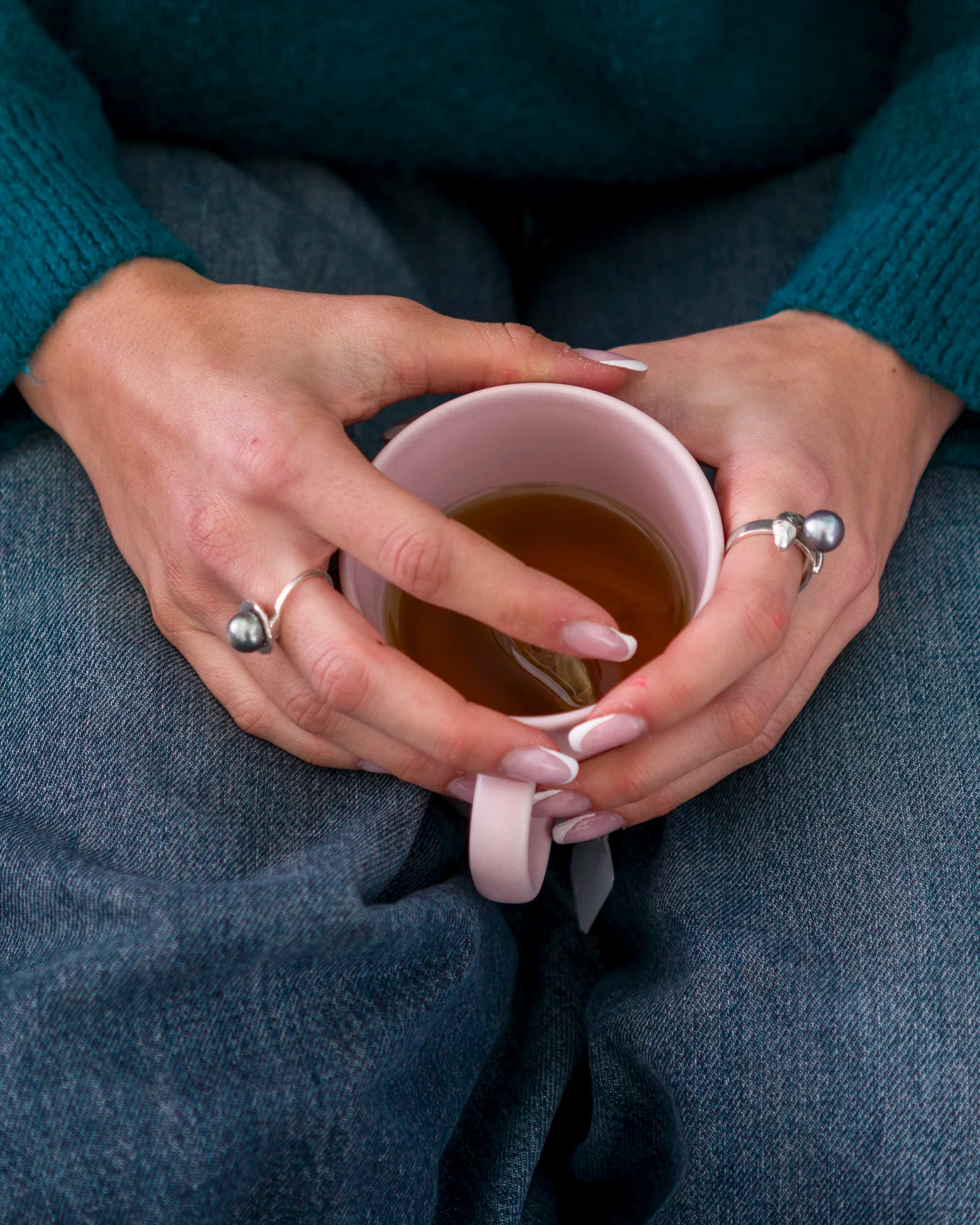 Bague Alien detail perle de Tahiti sertie Collection Brut