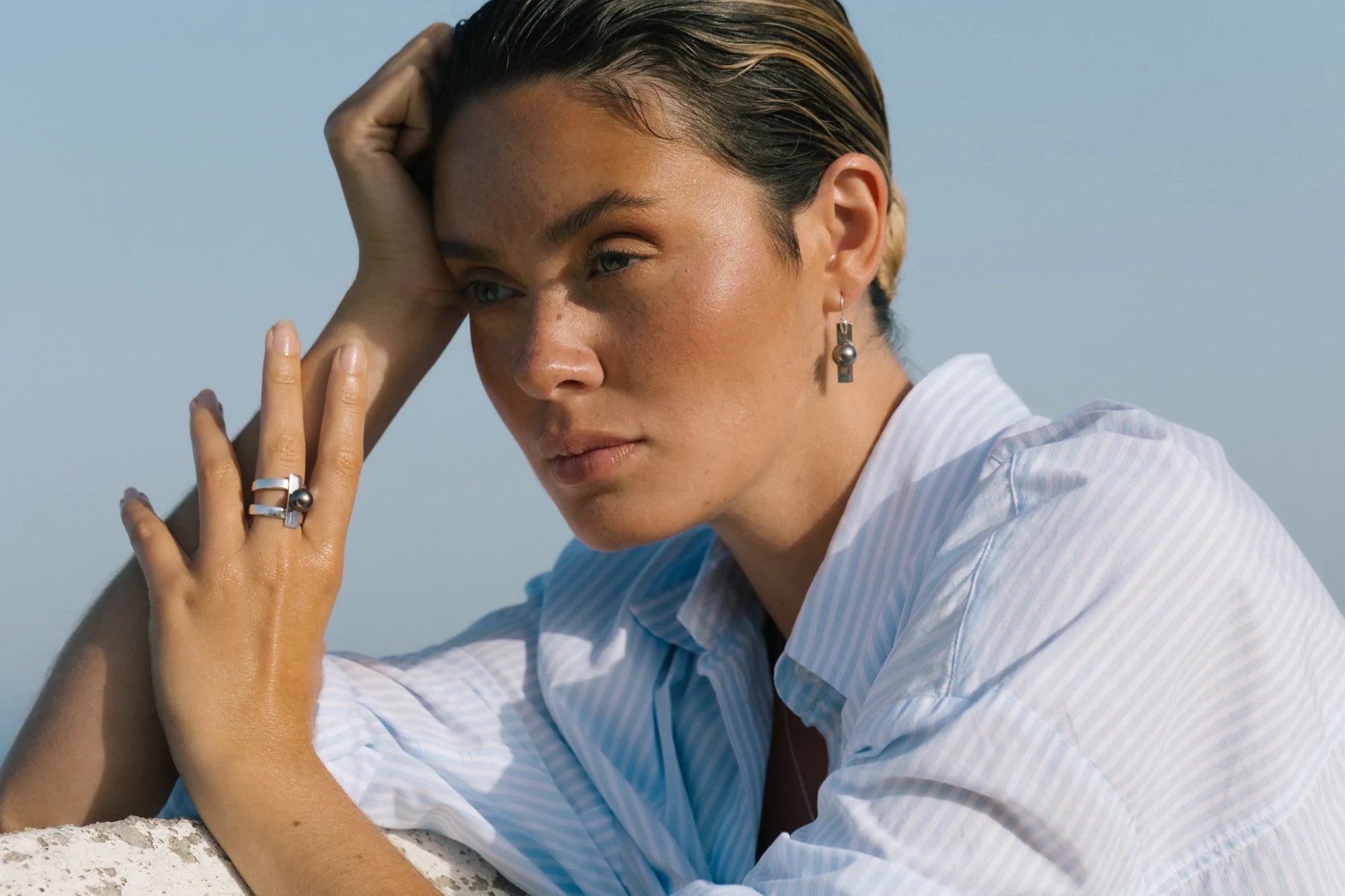 Parure Flappers porté, de la collection Joséphine B., shooting Spring Summer 2026 | Honu