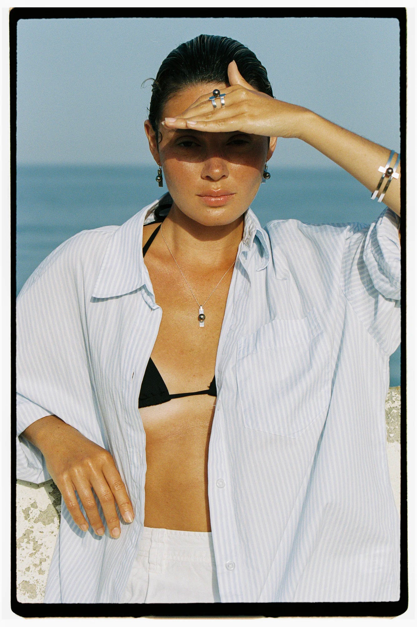 Parure Flappers porté, de la collection Joséphine B., shooting Spring Summer 2026 | Honu