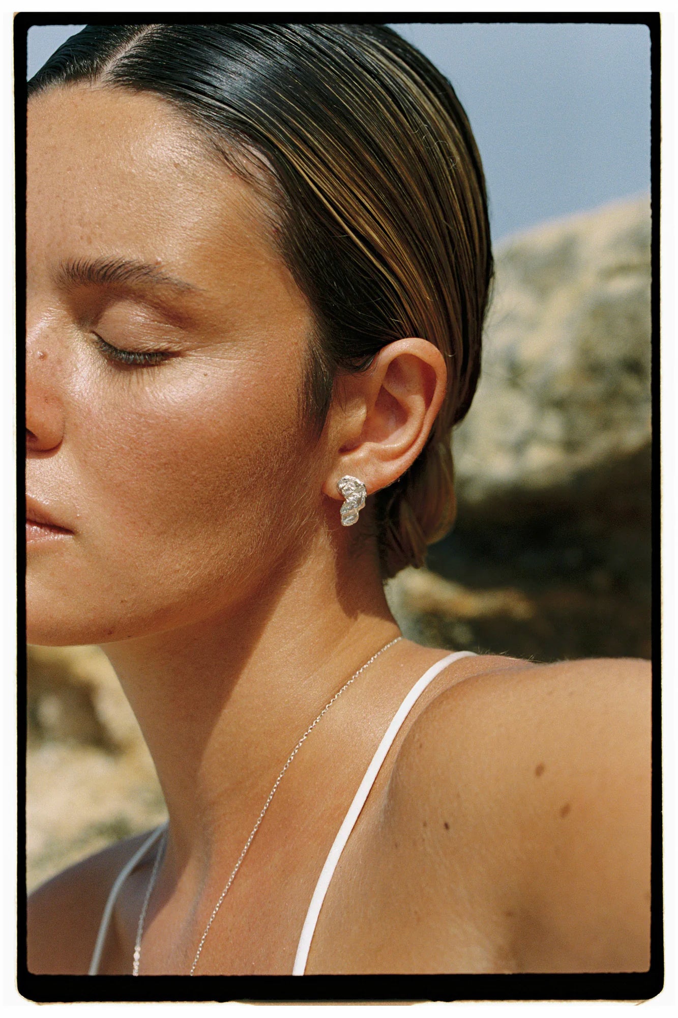 Parure Catrina porté, de la collection Brut., shooting Spring Summer 2026 | Honu