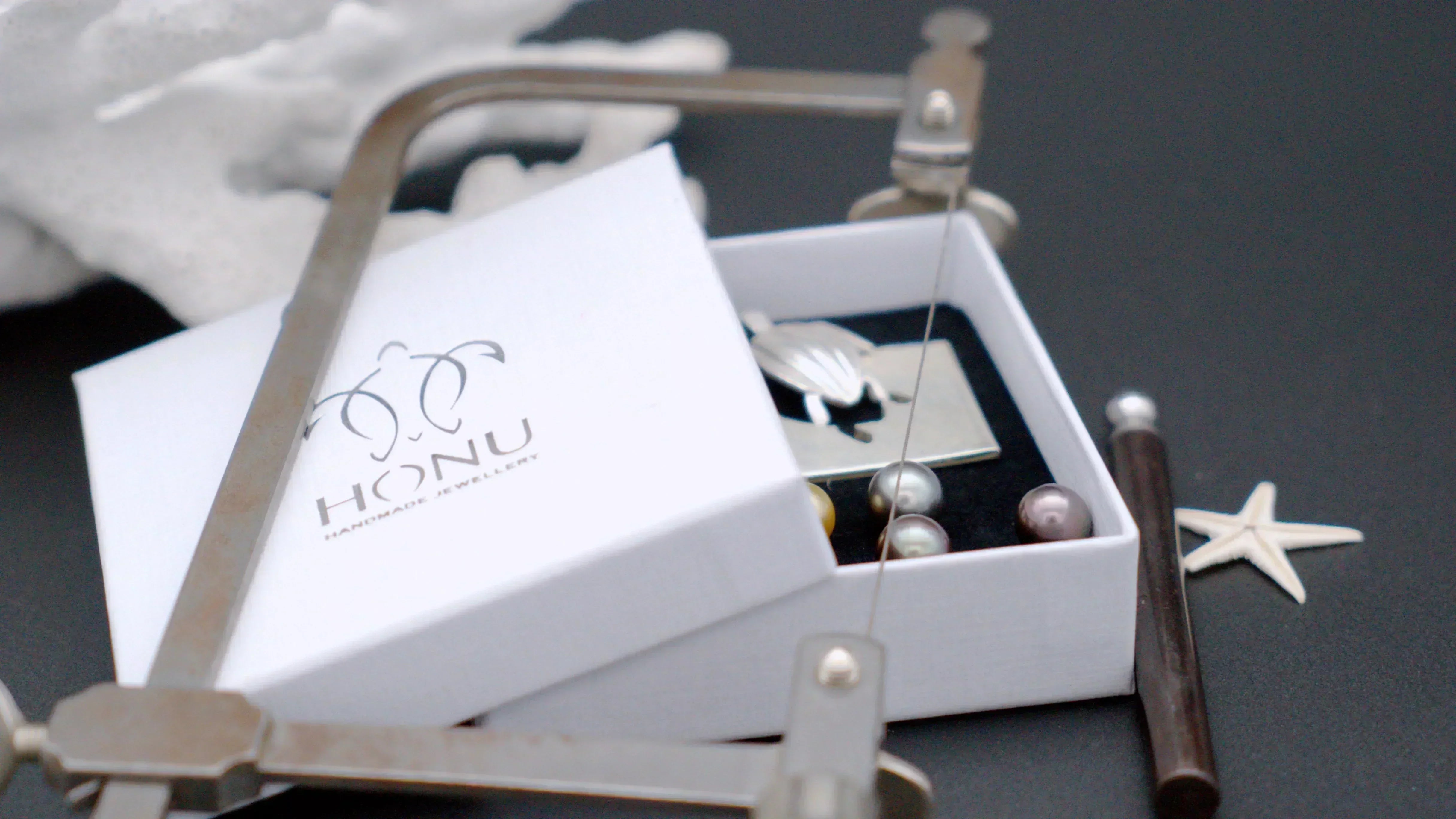 Offrir un bijou haut de gamme, Un geste mémorable - Honu Handmade Jewellery