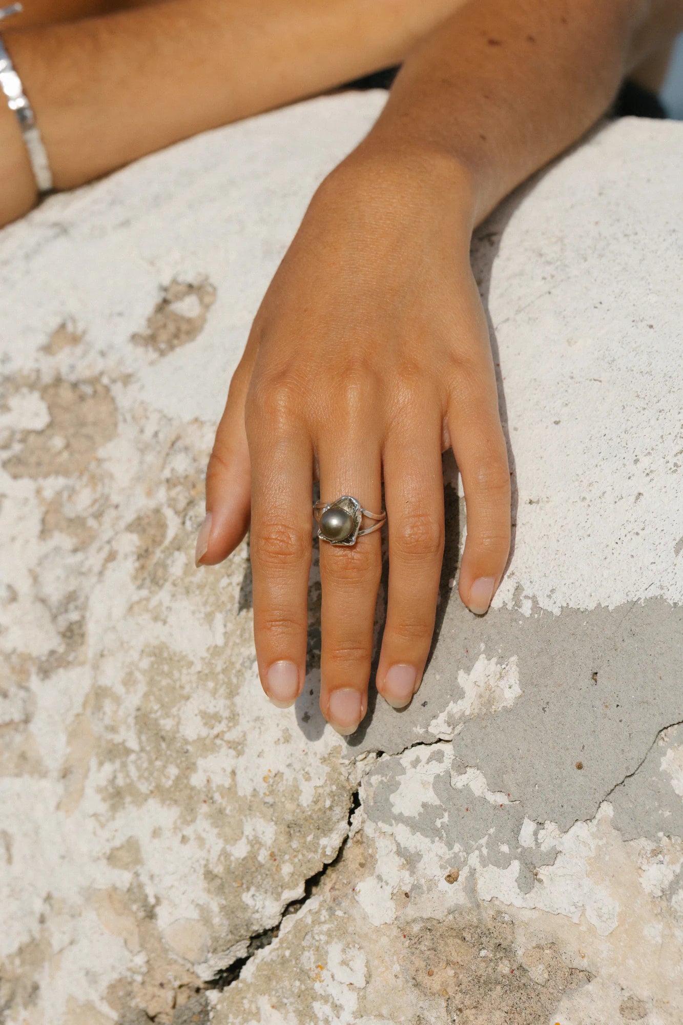 Bague Nui'i'a en gros plan, de la collection Lagon, shooting Spring Summer 2026 | Honu