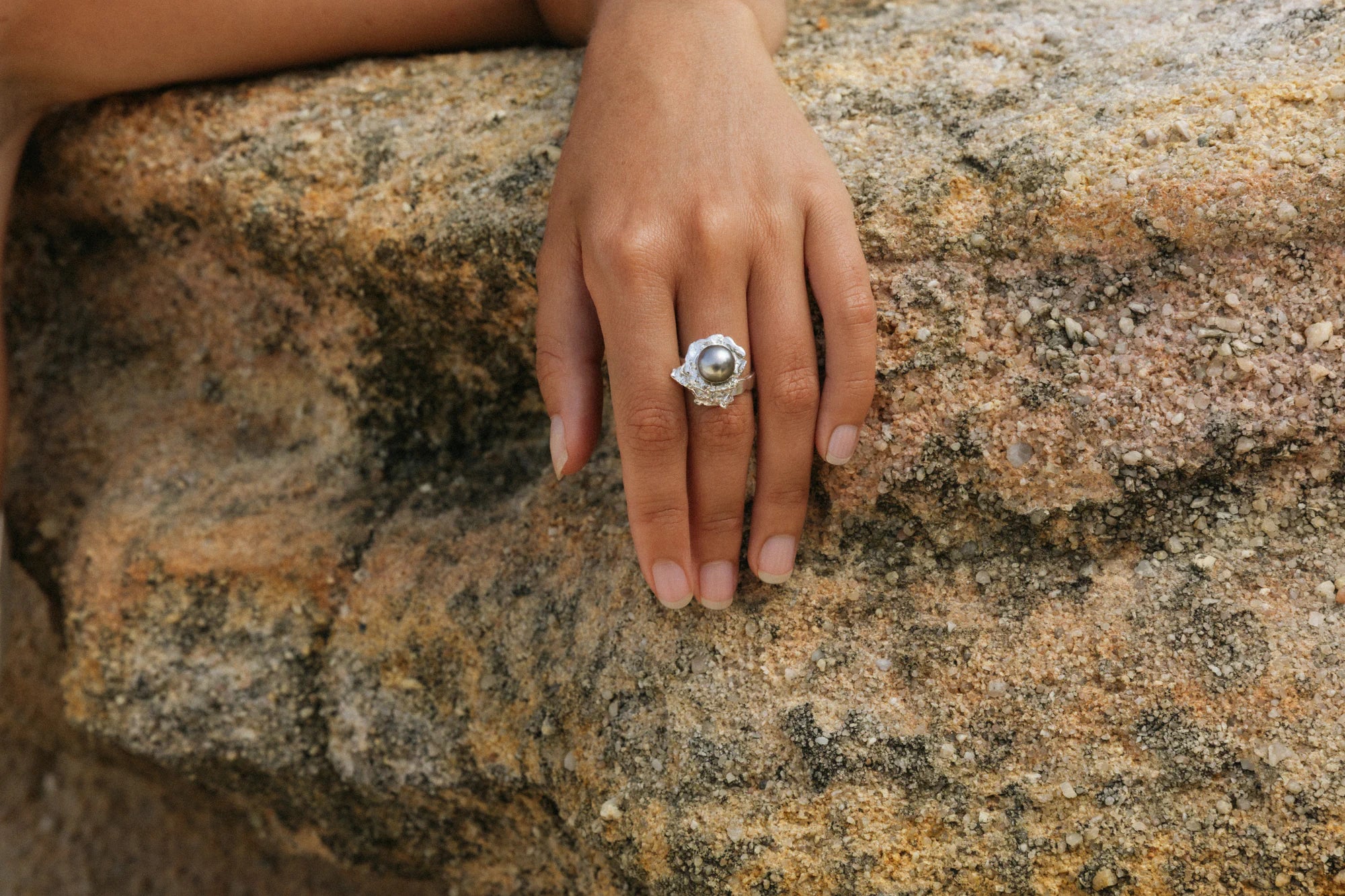 Bague Origine en gros plan, de la collection Brut., shooting Spring Summer 2026 | Honu