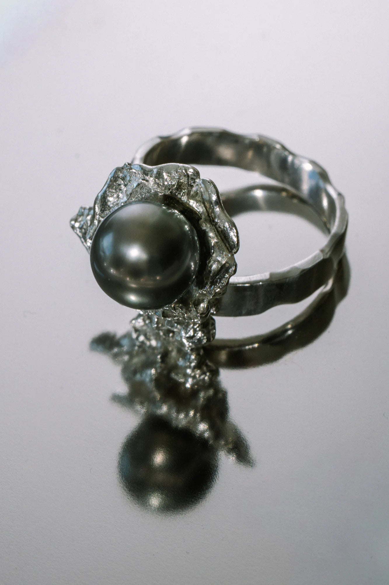 Bague Origine en gros plan, de la collection Brut., shooting Spring Summer 2026 | Honu