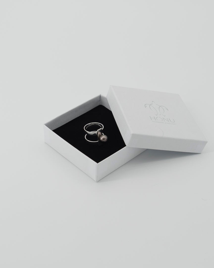 Détail plateforme miroir Bague Flappers perle Tahiti structure art déco | Honu Handmade Jewellery