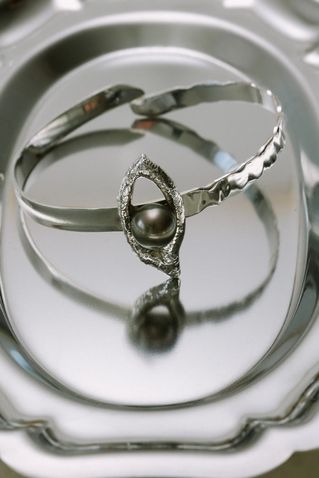 Bracelet Iris, de la collection Brut., shooting Spring Summer 2026 | Honu