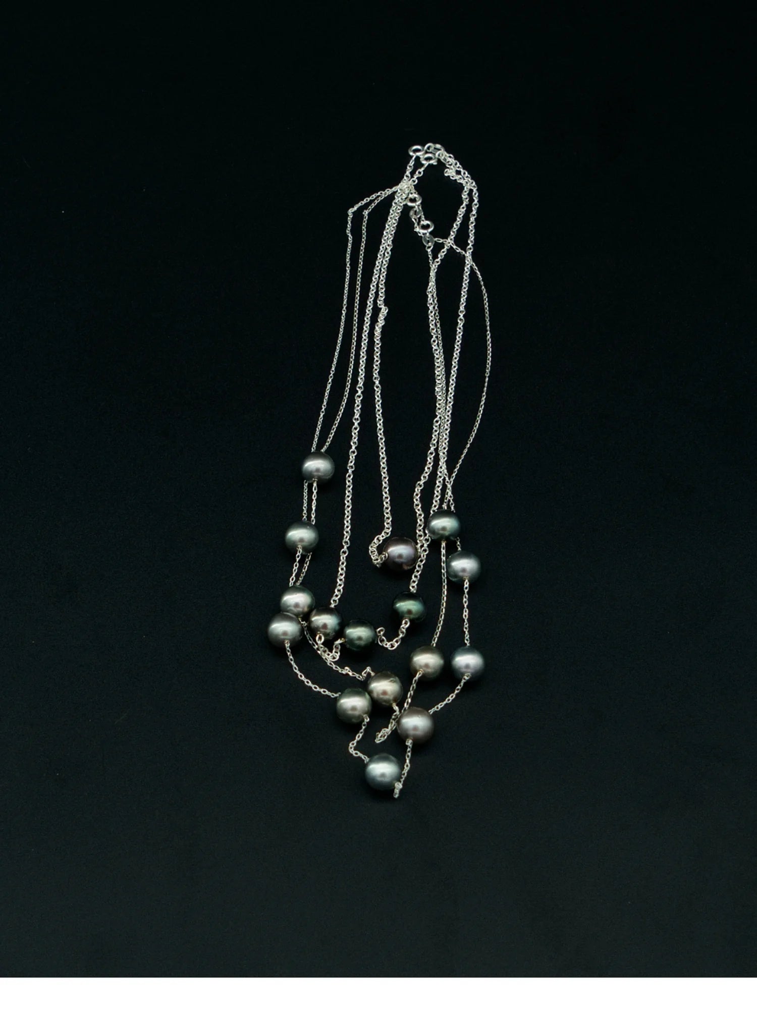 A necklace from the Instinct collection, with Tahitian pearls arranged in several rows | Honu