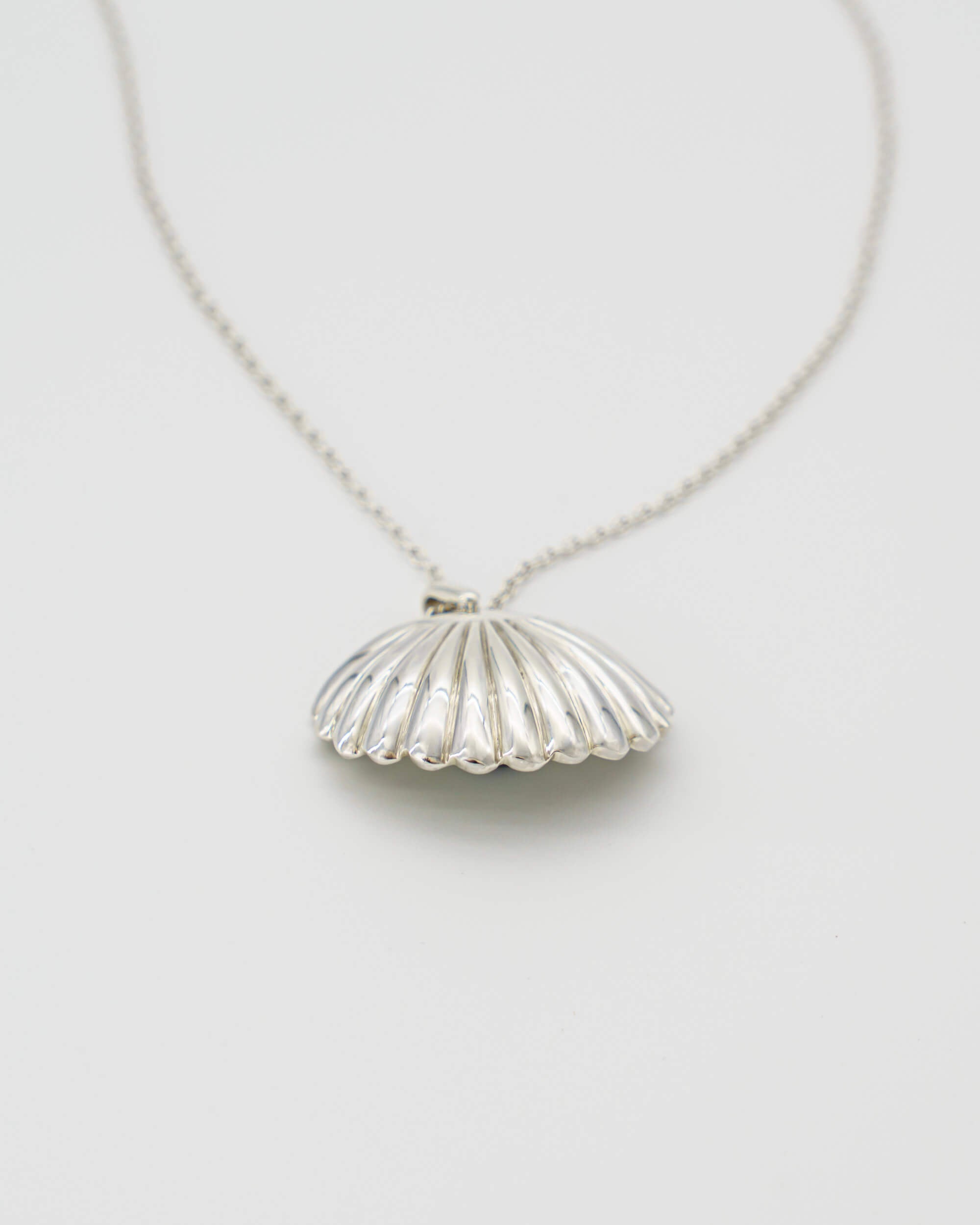 Vue recto-verso Pendentif Vaihau n2 sculpture argent 925 perle protégée | Honu Handmade Jewellery