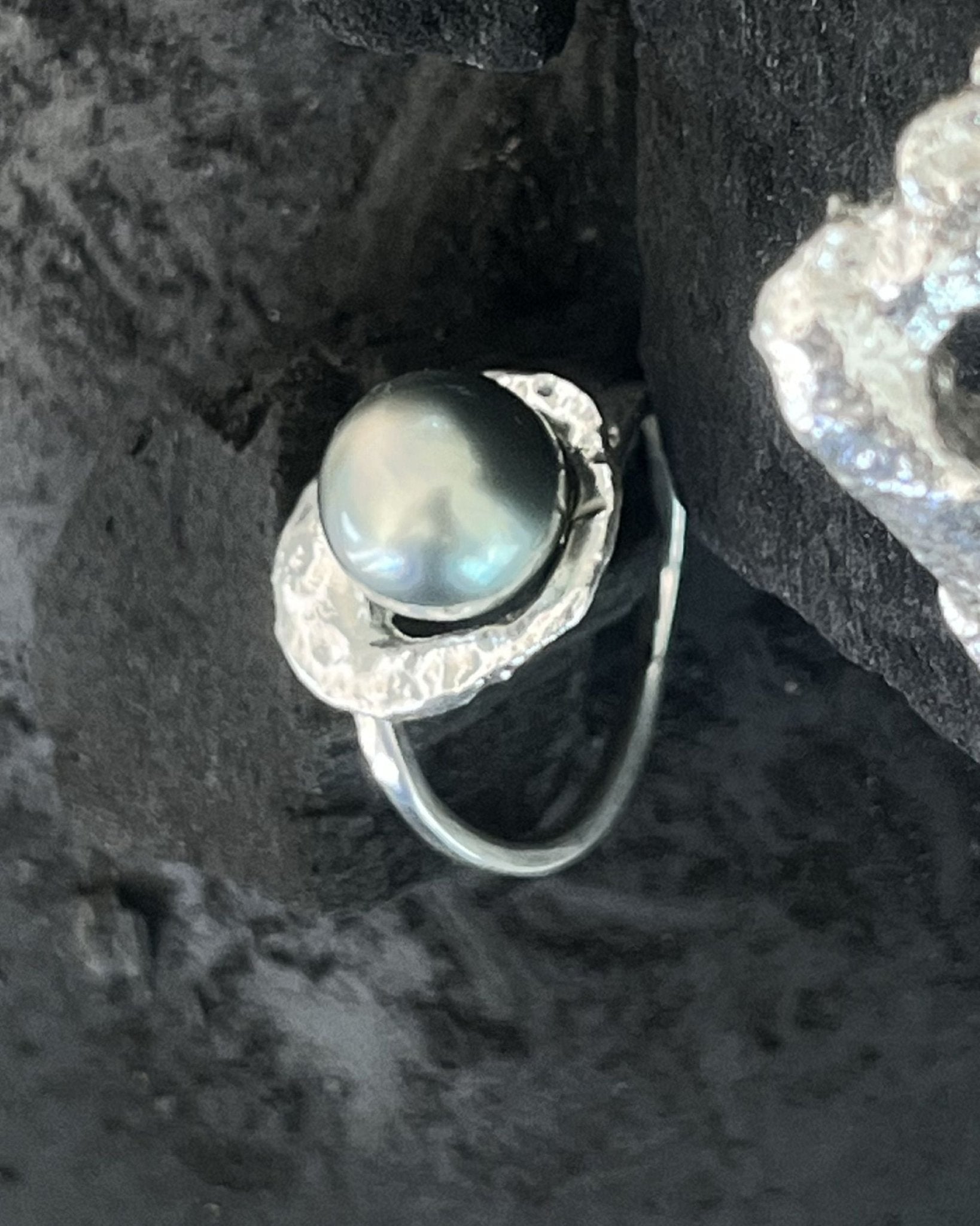Bague Meteor argent 925 perle de Tahiti vue principale | Honu Handmade Jewellery