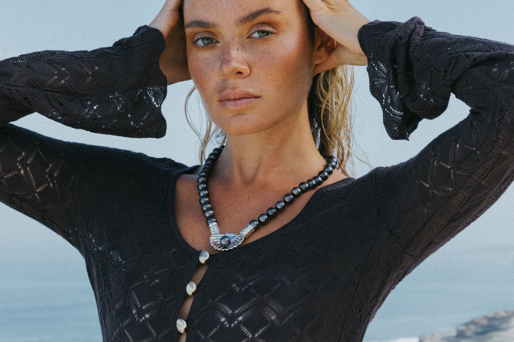 Collier Eugénie porté, de la collection Prestige, shooting Spring Summer 2026 | Honu