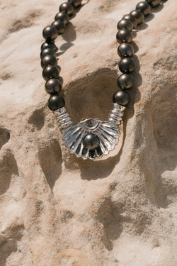 Collier Eugénie, de la collection Prestige, shooting Spring Summer 2026 | Honu