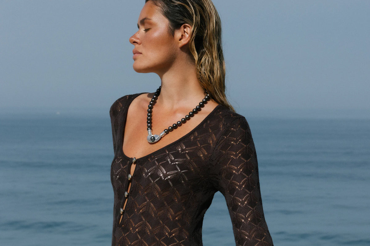 Collier Eugénie porté, de la collection Prestige, shooting Spring Summer 2026 | Honu
