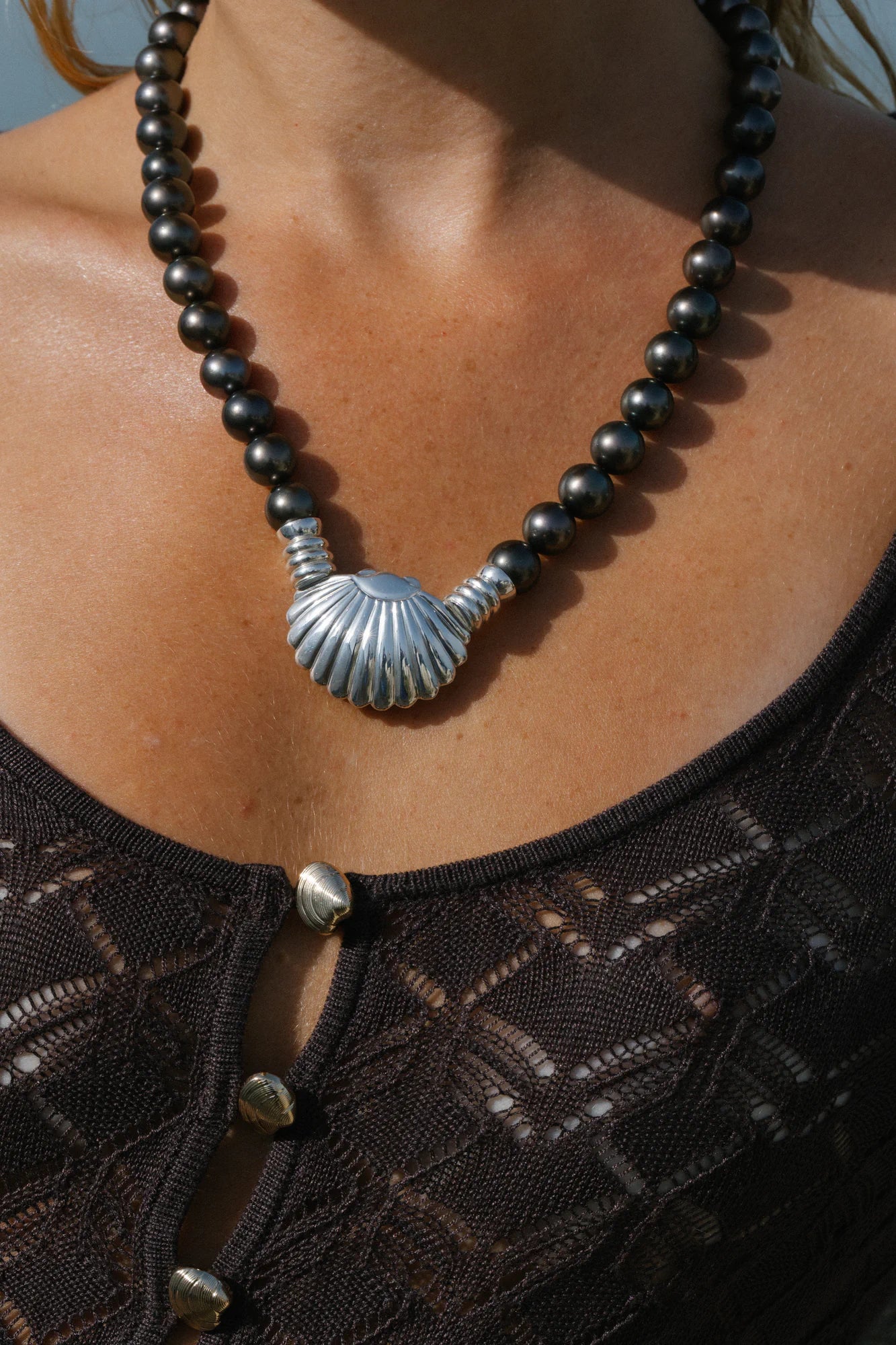 Collier Eugénie en gros plan, de la collection Prestige, shooting Spring Summer 2026 | Honu