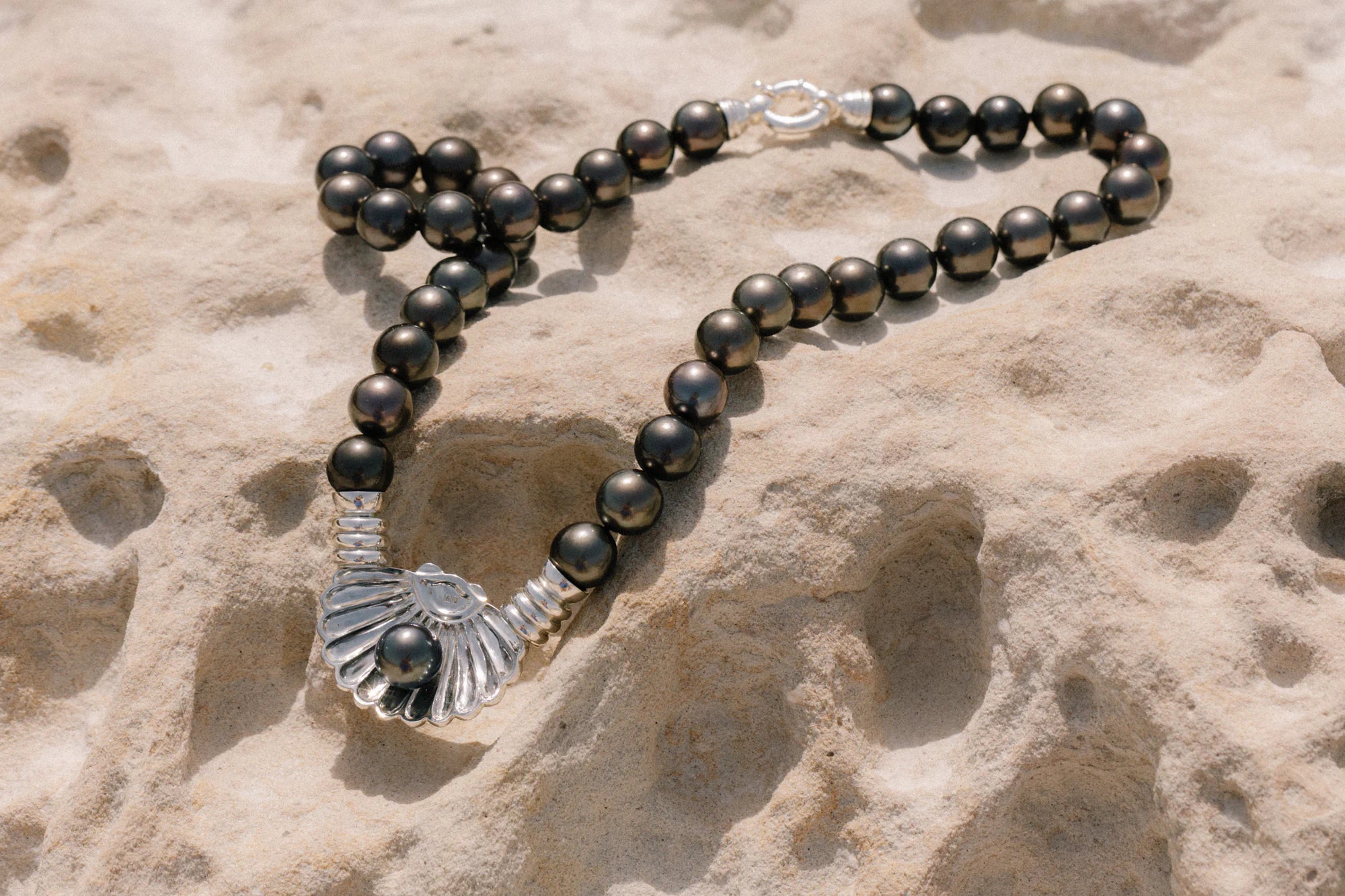 Collier Eugénie, de la collection Prestige, shooting Spring Summer 2026 | Honu