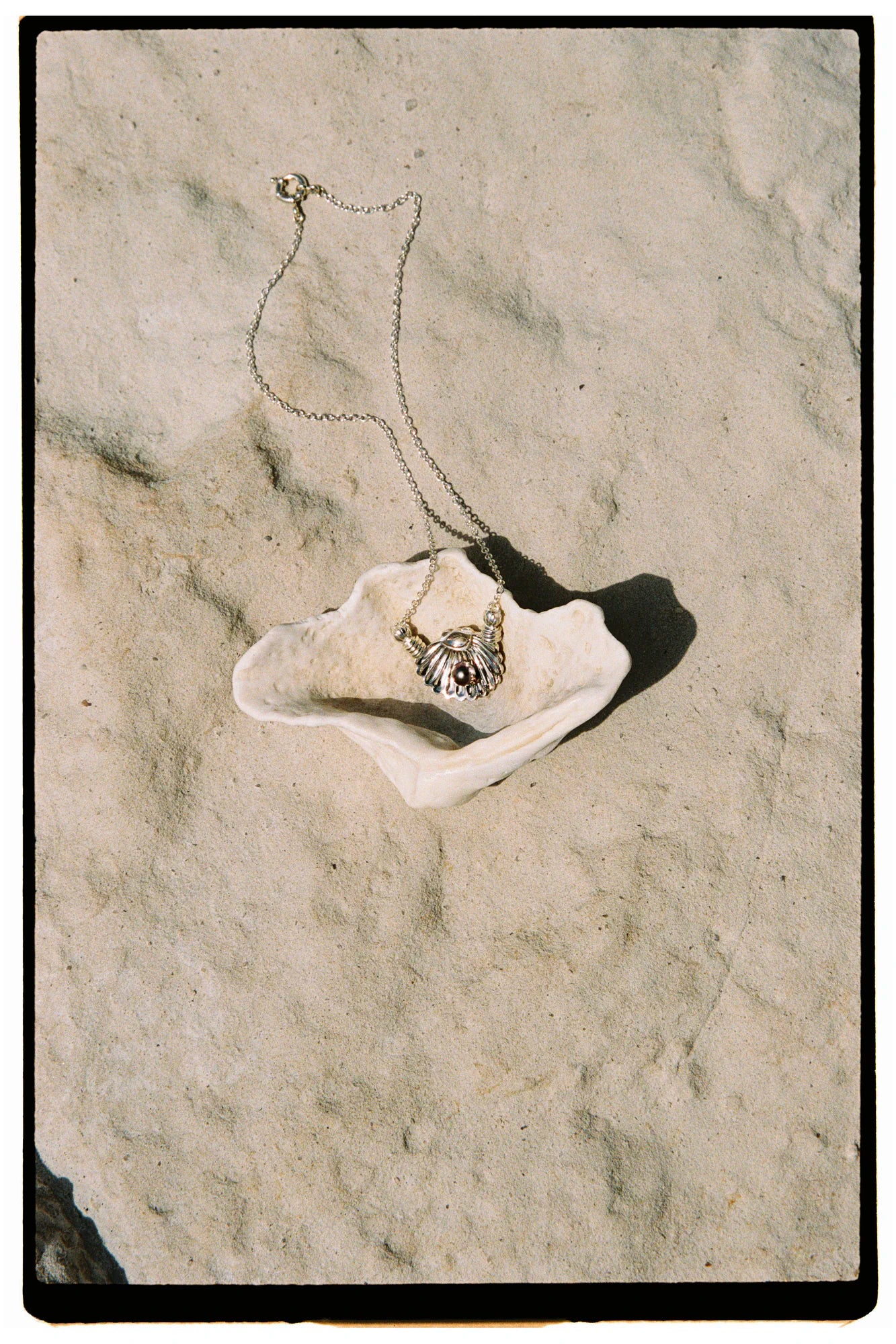 Collier Victoria, de la collection Prestige, shooting Spring Summer 2026 | Honu