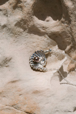 Collier Victoria, de la collection Prestige, shooting Spring Summer 2026 | Honu