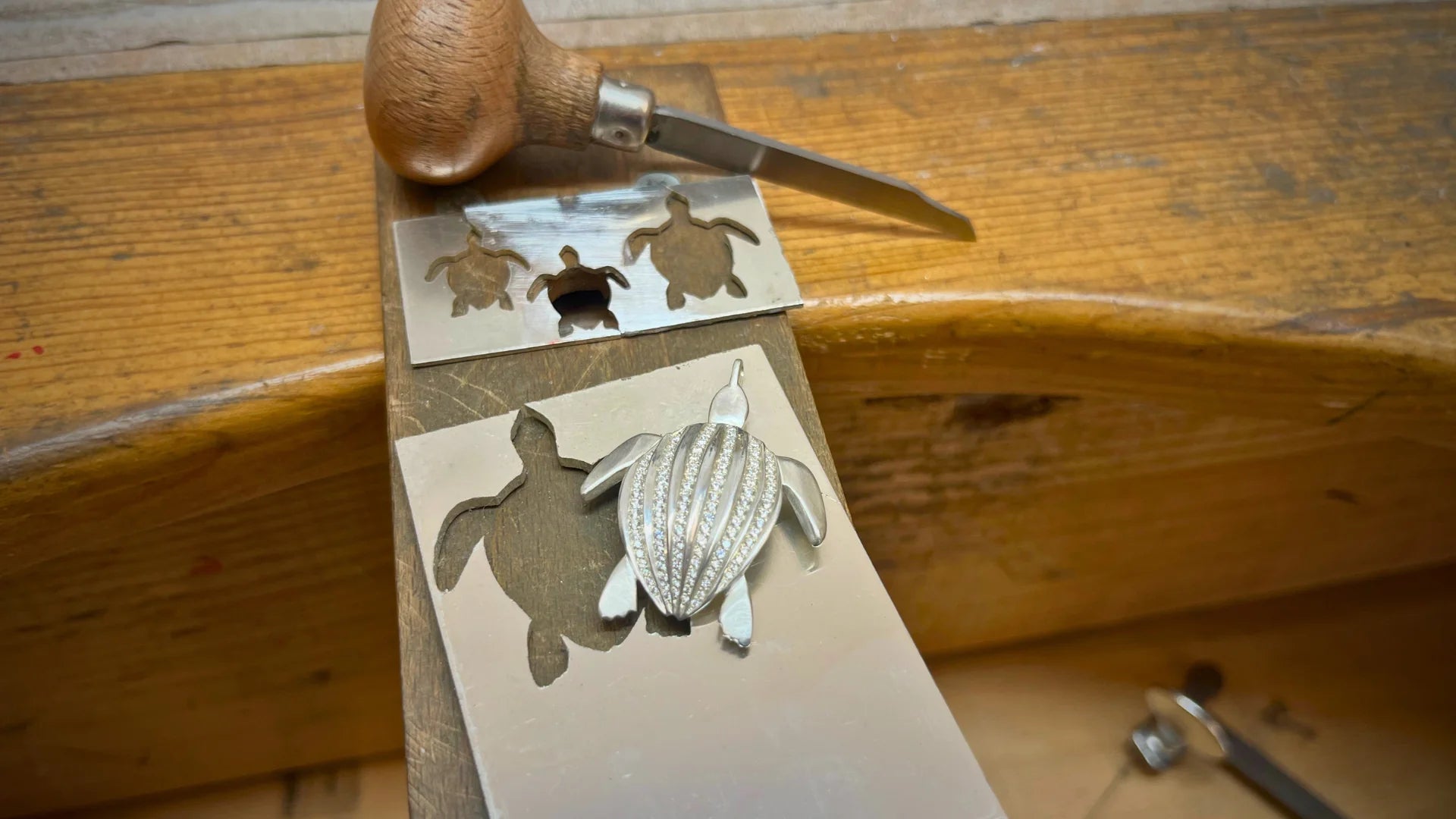 Tortue luth, header, Honu Handmade Jewellery, illustration 16/9