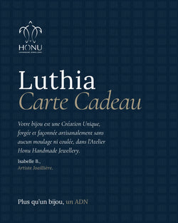 Luthia, la carte cadeau Honu  Créations Uniques forgées et façonnées artisanalement.