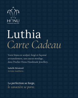 Luthia gift card from Honu Handmade Jewellery, with a midnight blue background and turtle logo: your piece of jewellery is handcarved, forged and crafted in the workshop, without casting. Isabelle Bénatouil, Jewellery Artist.