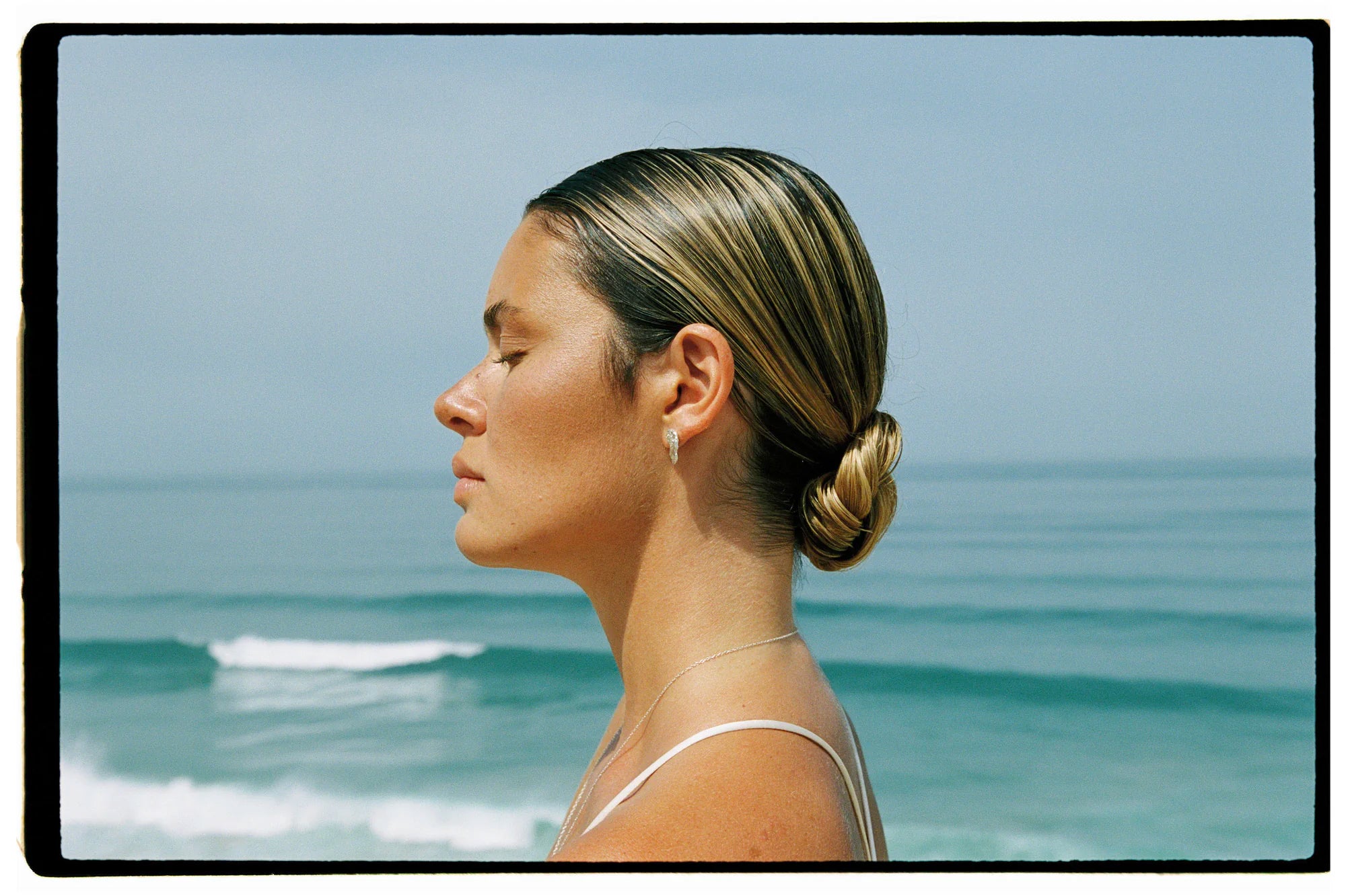 Parure Catrina porté, de la collection Brut., shooting Spring Summer 2026 | Honu