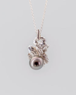 Détail texture volcanique Pendentif Magma façonné chalumeau argent massif | Honu Handmade Jewellery