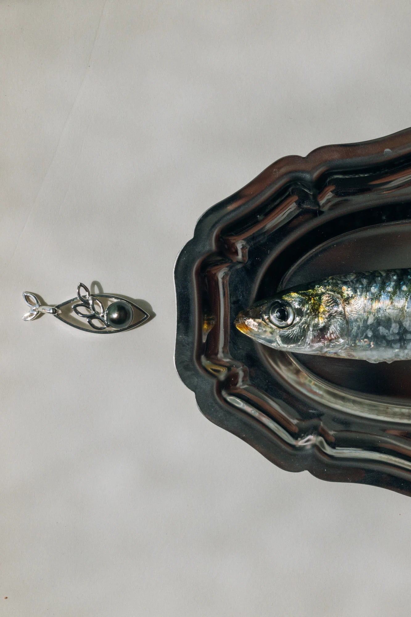 Pendentif Mata'i'oa, de la collection Lagon, shooting Spring Summer 2026 | Honu