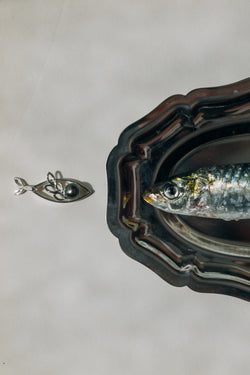 Pendentif Mata'i'oa, de la collection Lagon, shooting Spring Summer 2026 | Honu
