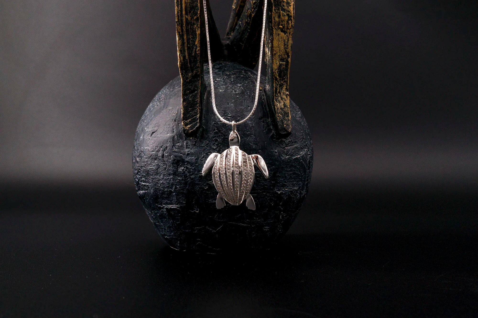 Totem Luth pendant, Totem Luth Collection | Honu